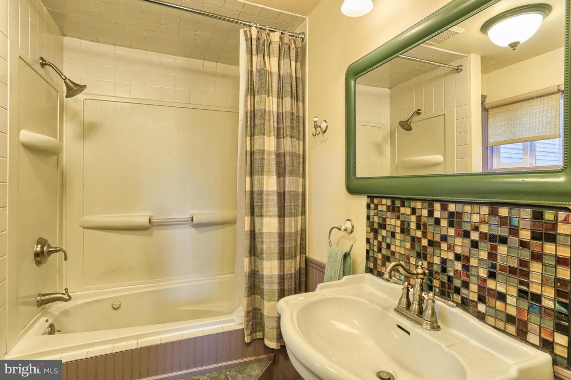 17 South Locust Street Lititz, PA 17543 - Photo 22 of 42