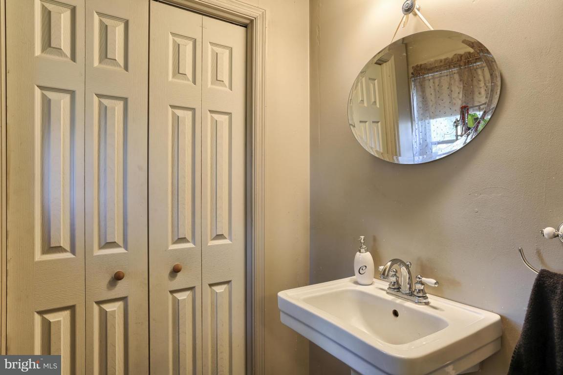17 South Locust Street Lititz, PA 17543 - Photo 27 of 42