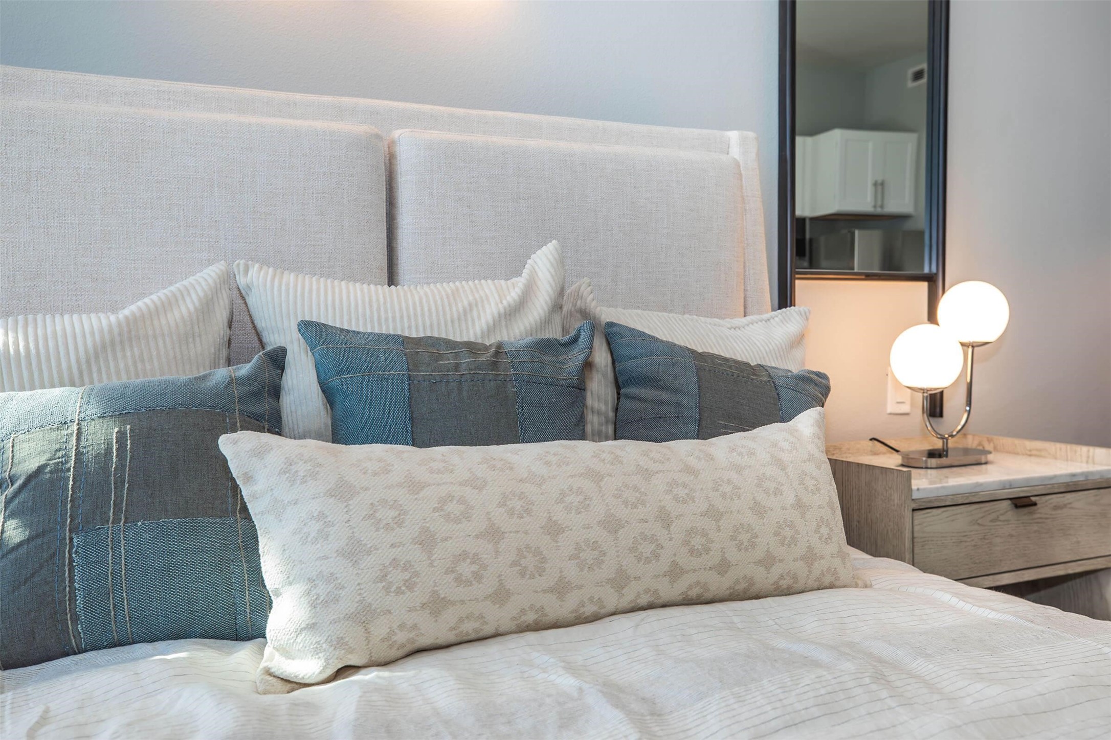 1350 Broadfield Boulevard, Unit 433 Houston, TX 77084 - Photo 8 of 29 a living room with couches and a potted plant