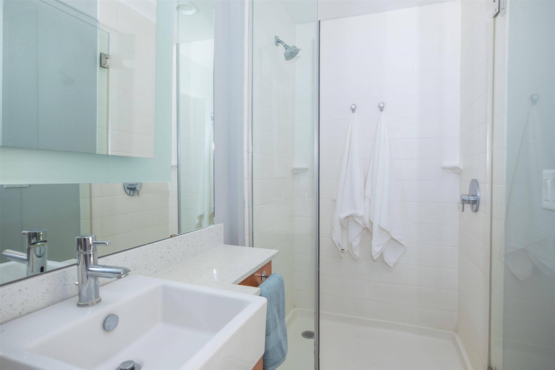 1350 Broadfield Boulevard, Unit 433 Houston, TX 77084 - Photo 9 of 29 a bathroom with a sink and shower