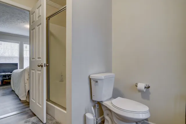 a view of a house with backyard and garden