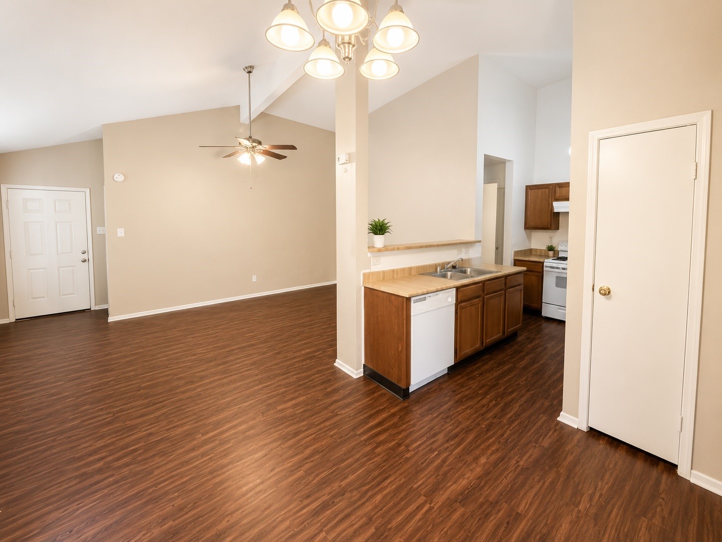 22413 Tree House Lane Spring, TX 77373 - Photo 4 of 10 Gallery Image 4