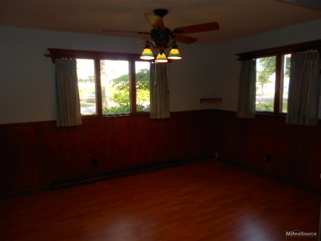 3130 Riverside Drive Port Huron, MI 48060 - Photo 9 of 24 31159734-10.JPG