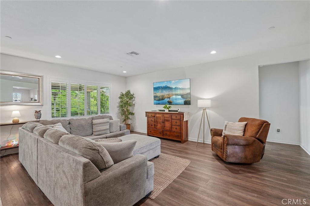 7846 Old Timber Court Riverside, CA 92507 - Photo 5 of 33 Living Room