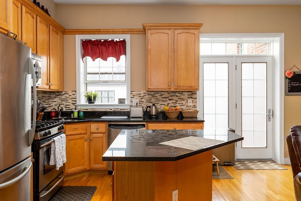 381 West Broadway, Unit 7 Boston, MA 02127 - Photo 12 of 26