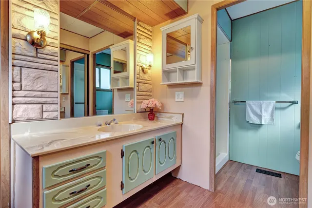 $269,950 | 18425 Northeast 95th Street, Unit 110, Redmond, WA 98052