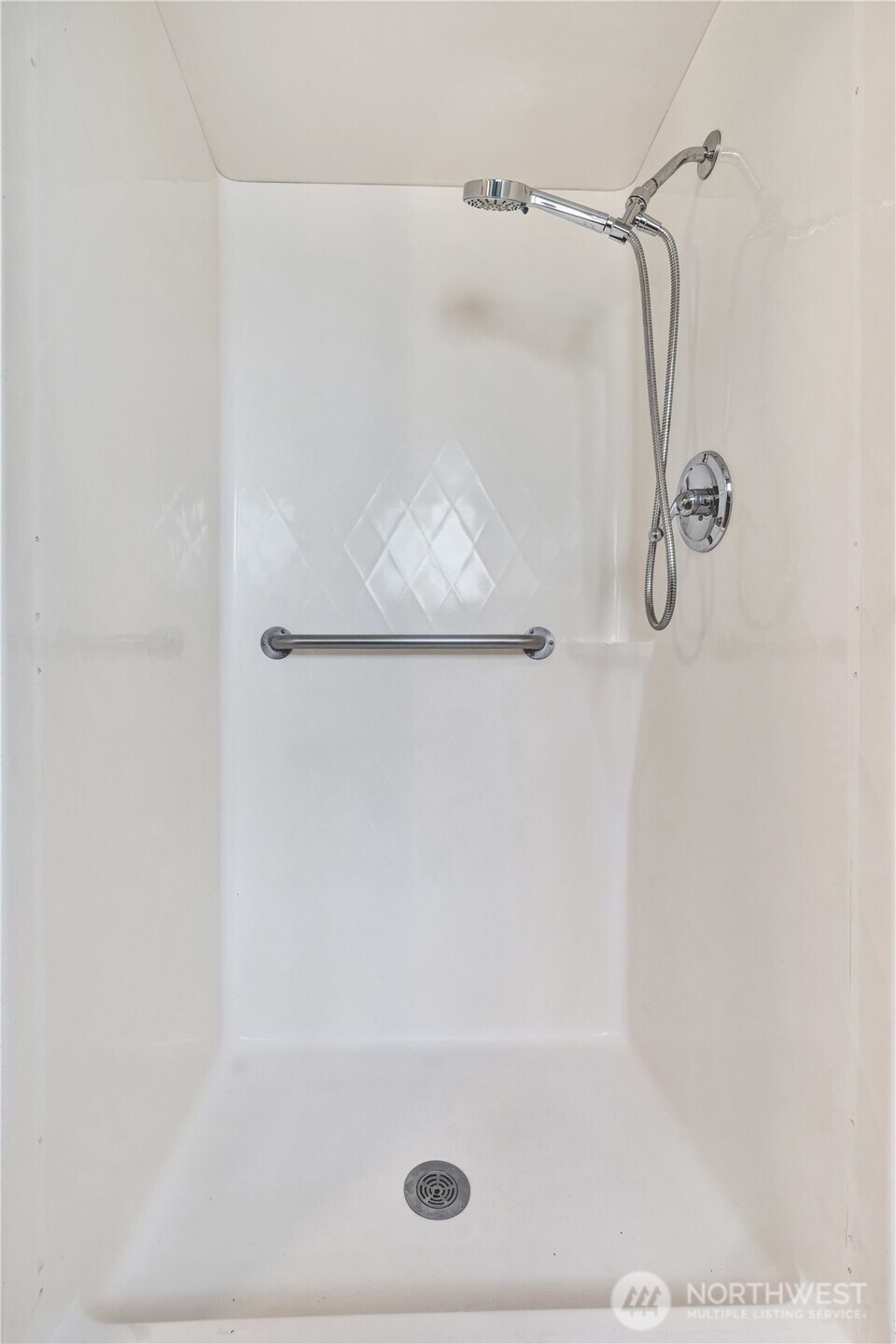 18425 Northeast 95th Street, Unit 110 Redmond, WA 98052 - Photo 12 of 25 a close view of a bathtub in bathroom