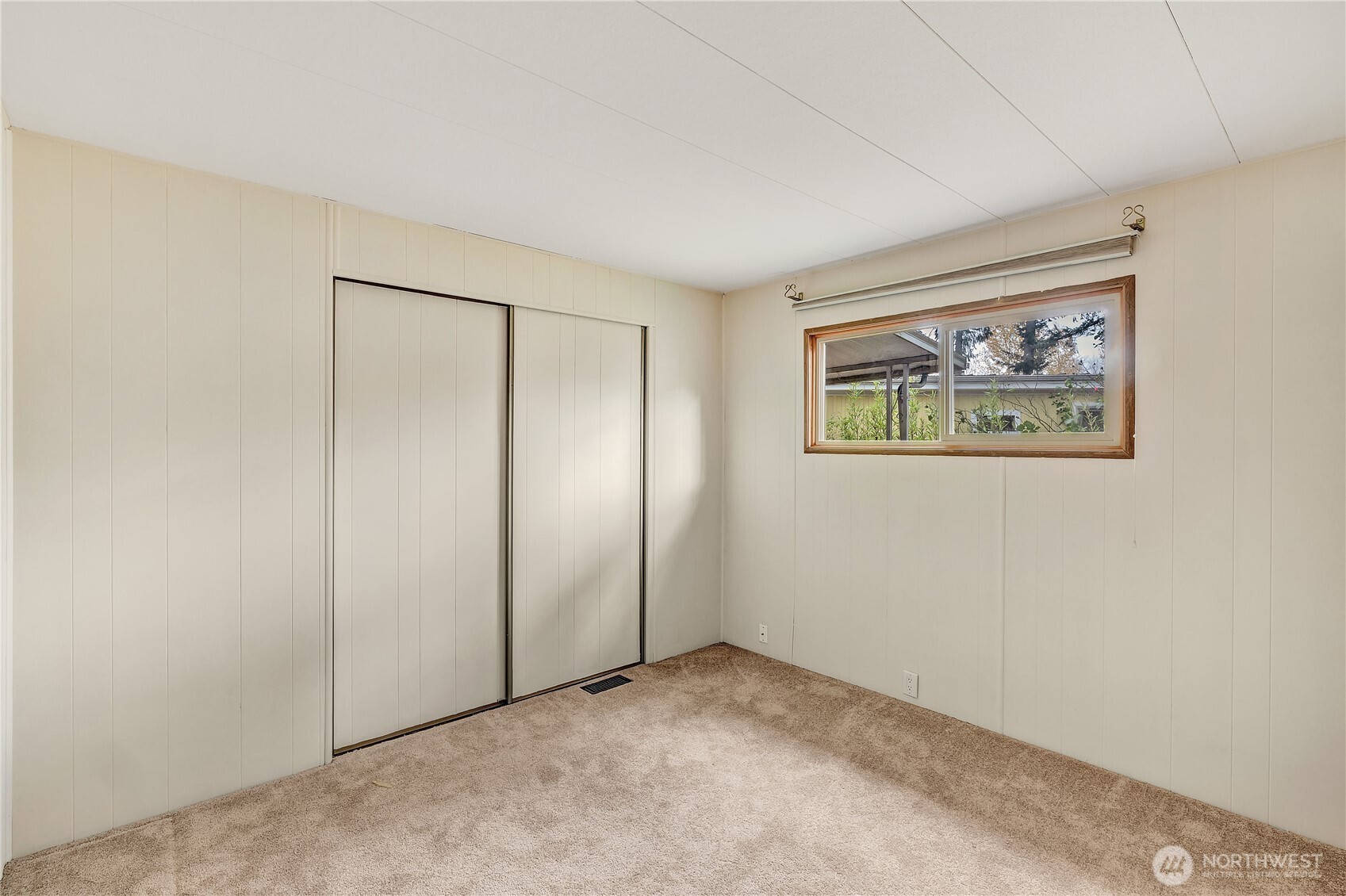 18425 Northeast 95th Street, Unit 110 Redmond, WA 98052 - Photo 13 of 25 an empty room with a painting on the wall
