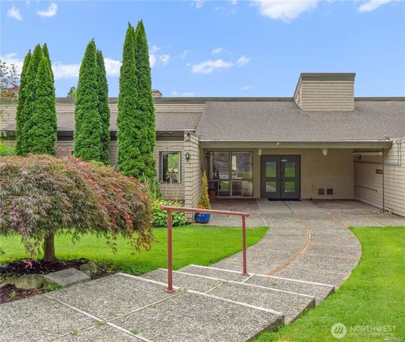 $269,950 | 18425 Northeast 95th Street, Unit 110, Redmond, WA 98052