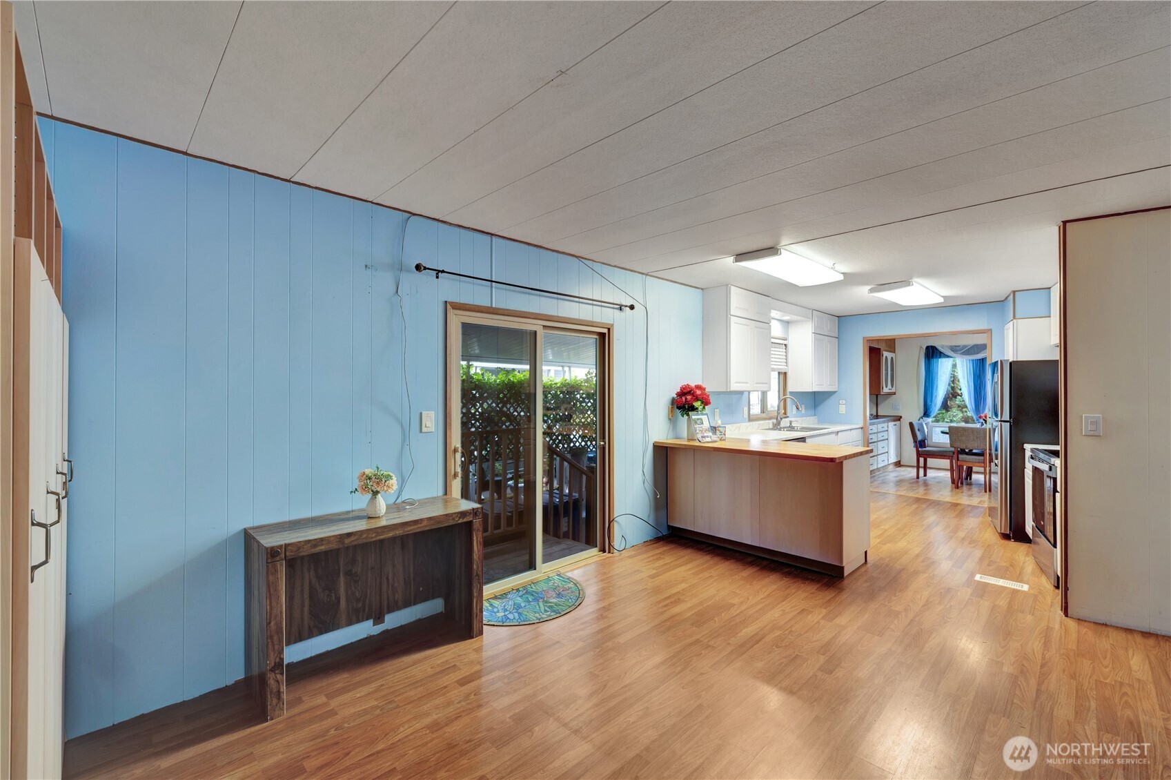 18425 Northeast 95th Street, Unit 110 Redmond, WA 98052 - Photo 9 of 25 a living room with furniture and a wooden floor
