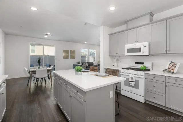 $899,900 | 8612 Arlington Way, Santee, CA 92071