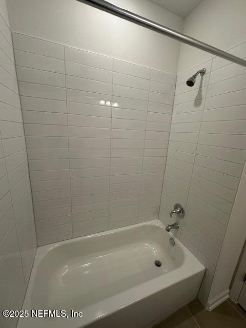 156 Camphor Laurel Road St. Augustine, FL 32092 - Photo 18 of 34 a bathroom with a bathtub and a shower