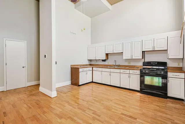 $149,900 | 712 Francis Street, Unit A, St. Joseph, MO 64501