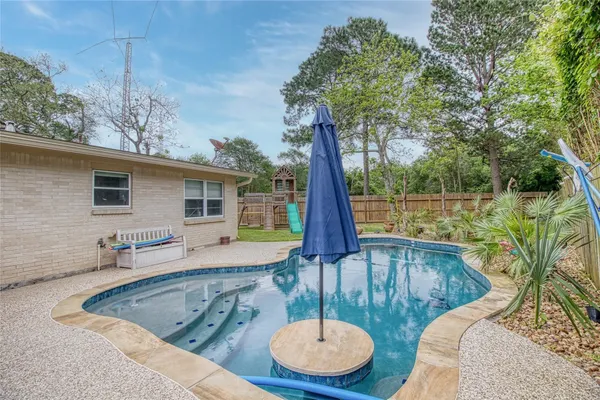 a view of a house with backyard and sitting area