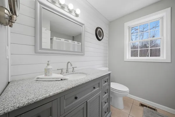 $569,900 | 41 Drew Woods Drive, Derry, NH 03038