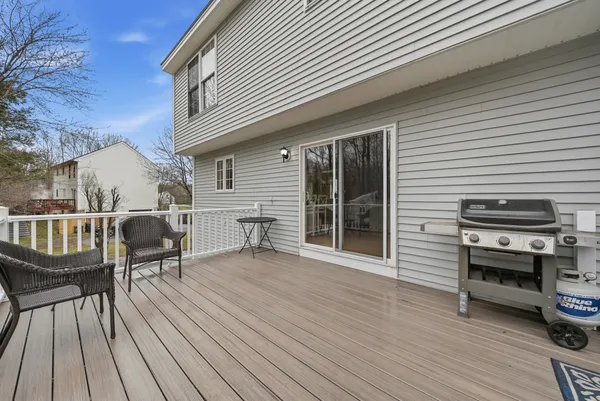 $569,900 | 41 Drew Woods Drive, Derry, NH 03038