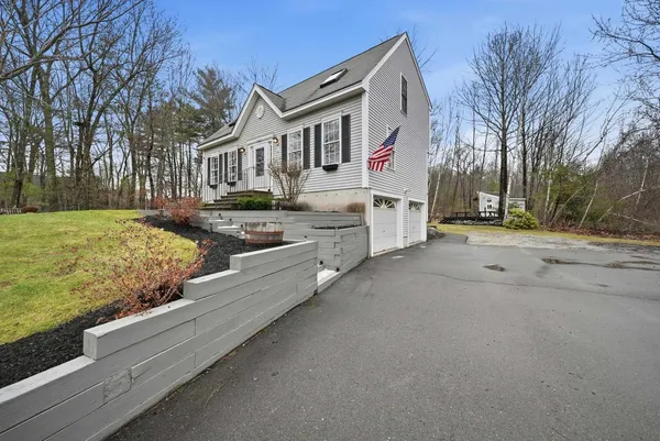 $569,900 | 41 Drew Woods Drive, Derry, NH 03038