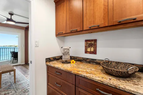 $1,150,000 | 75-6016 Alii Drive, Unit 330, Kailua-Kona, HI 96740