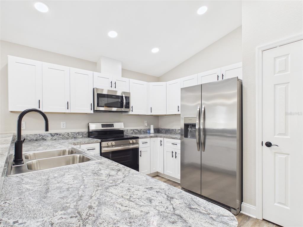 1347 Providence Road Lakeland, FL 33805 - Photo 8 of 31