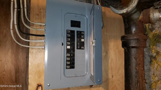 $130,000 | 11 Saratoga Avenue, Broadalbin, NY 12025