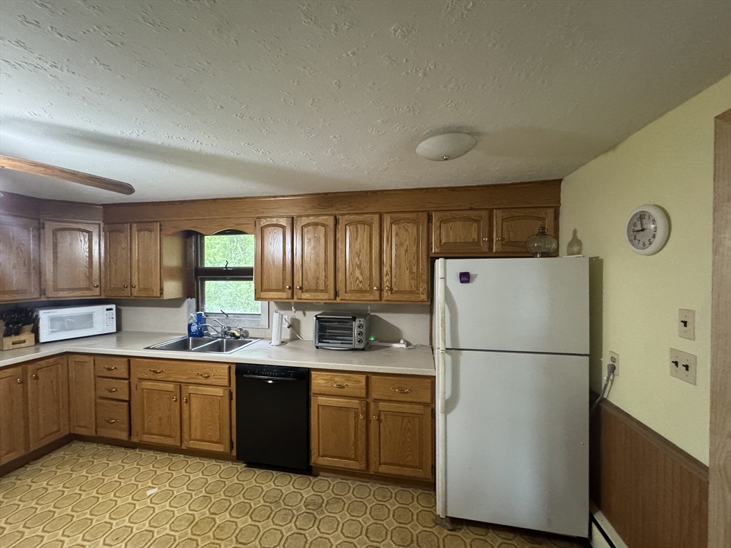 210 Shaker Road East Longmeadow, MA 01028 - Photo 3 of 12