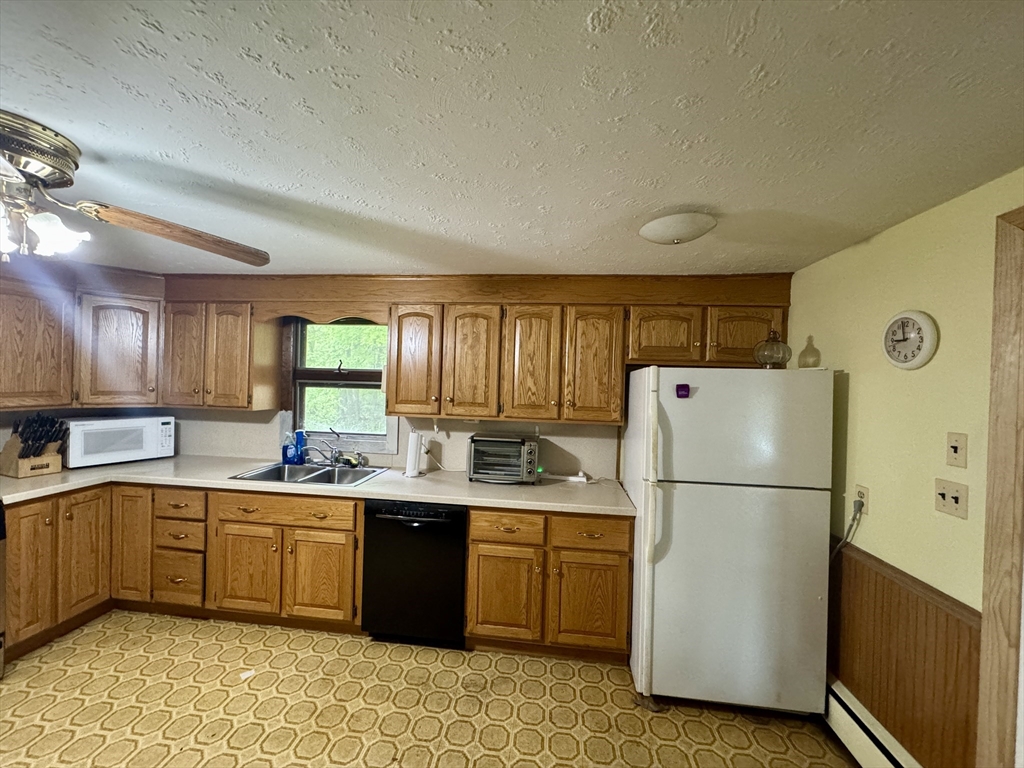 210 Shaker Road East Longmeadow, MA 01028 - Photo 6 of 12
