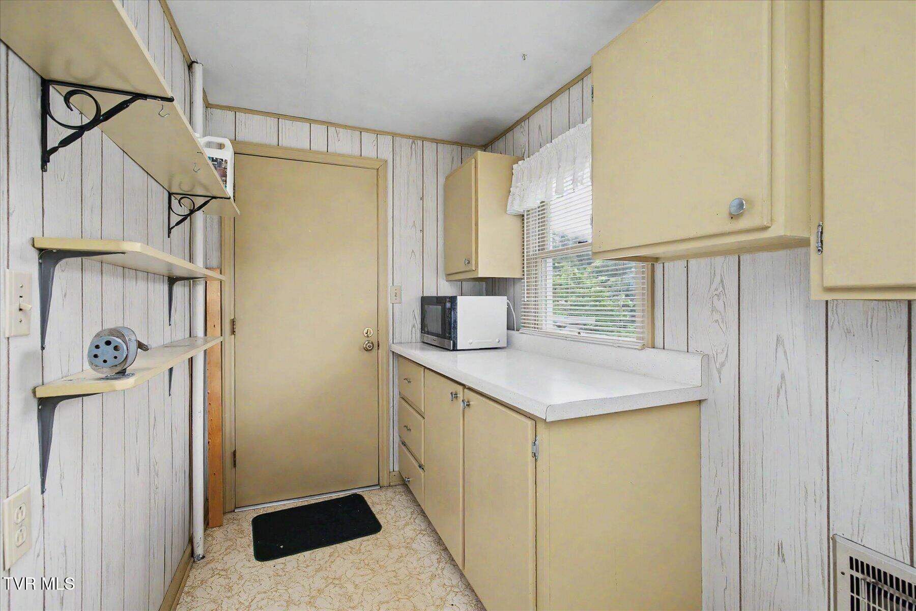 5765 Orebank Road Kingsport, TN 37664 - Photo 11 of 34 16-5765 Orebank Rd -16
