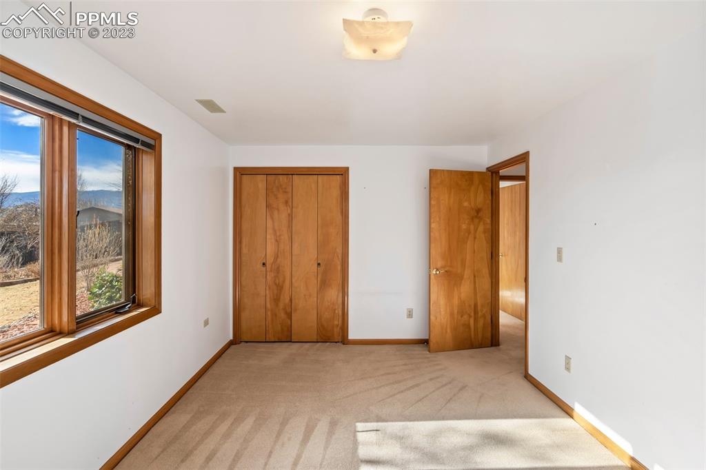 1711 Columbine Road Colorado Springs, CO 80907 - Photo 25 of 50 an empty room with windows