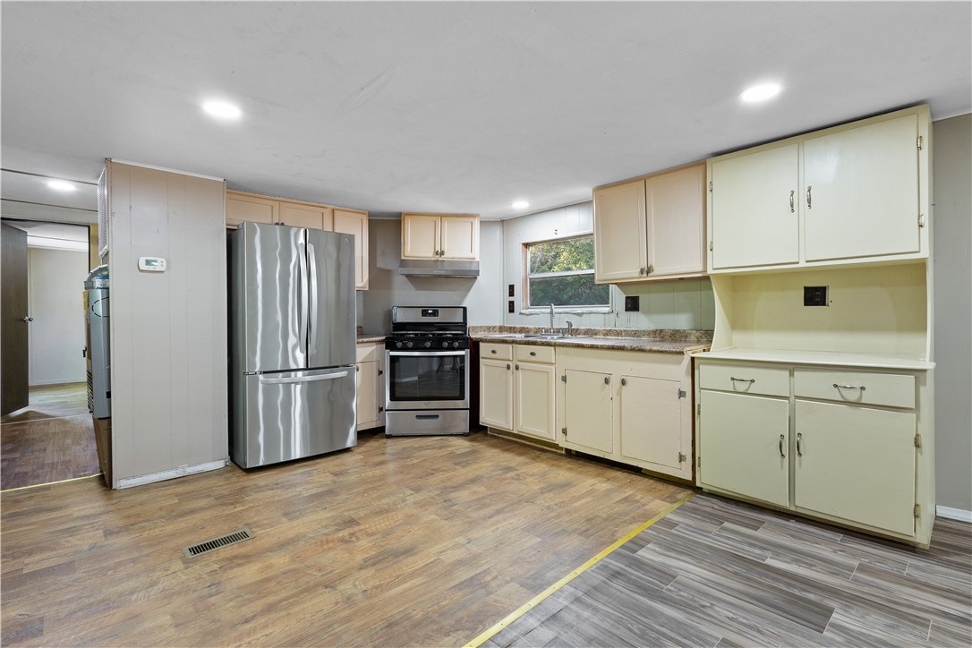 1212 Suncrest Street Bryan, TX 77803 - Photo 8 of 21