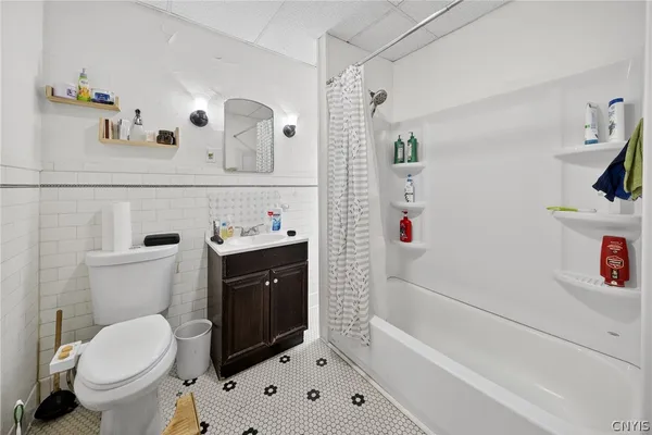 $349,900 | 612 West Seneca Turnpike, Syracuse, NY 13207