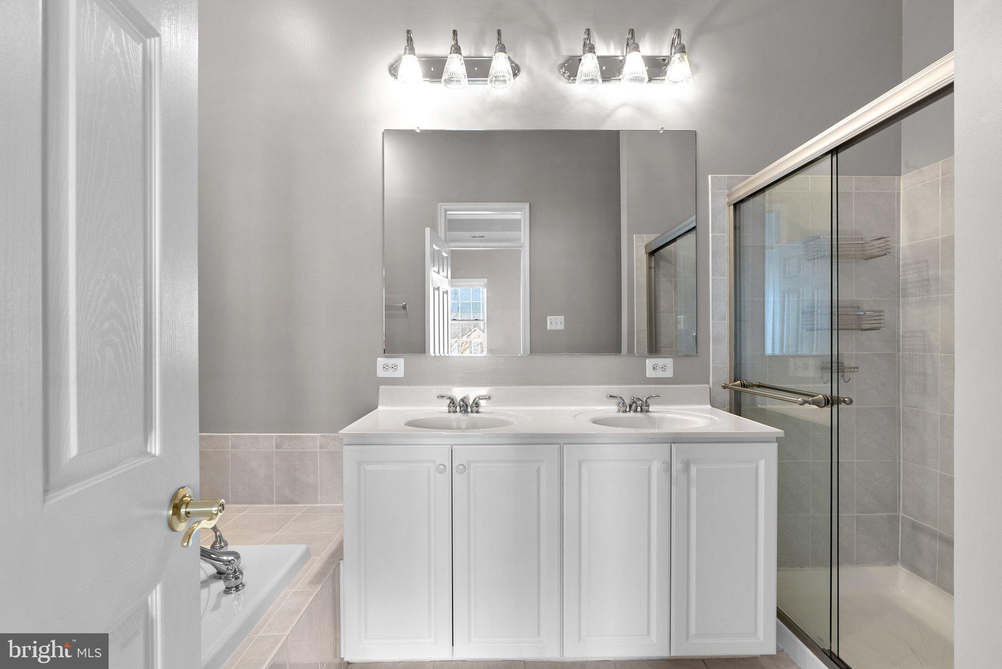 3831 Sugarloaf Parkway Frederick, MD 21704 - Photo 22 of 44 Primary Bedroom En Suite Full Bathroom