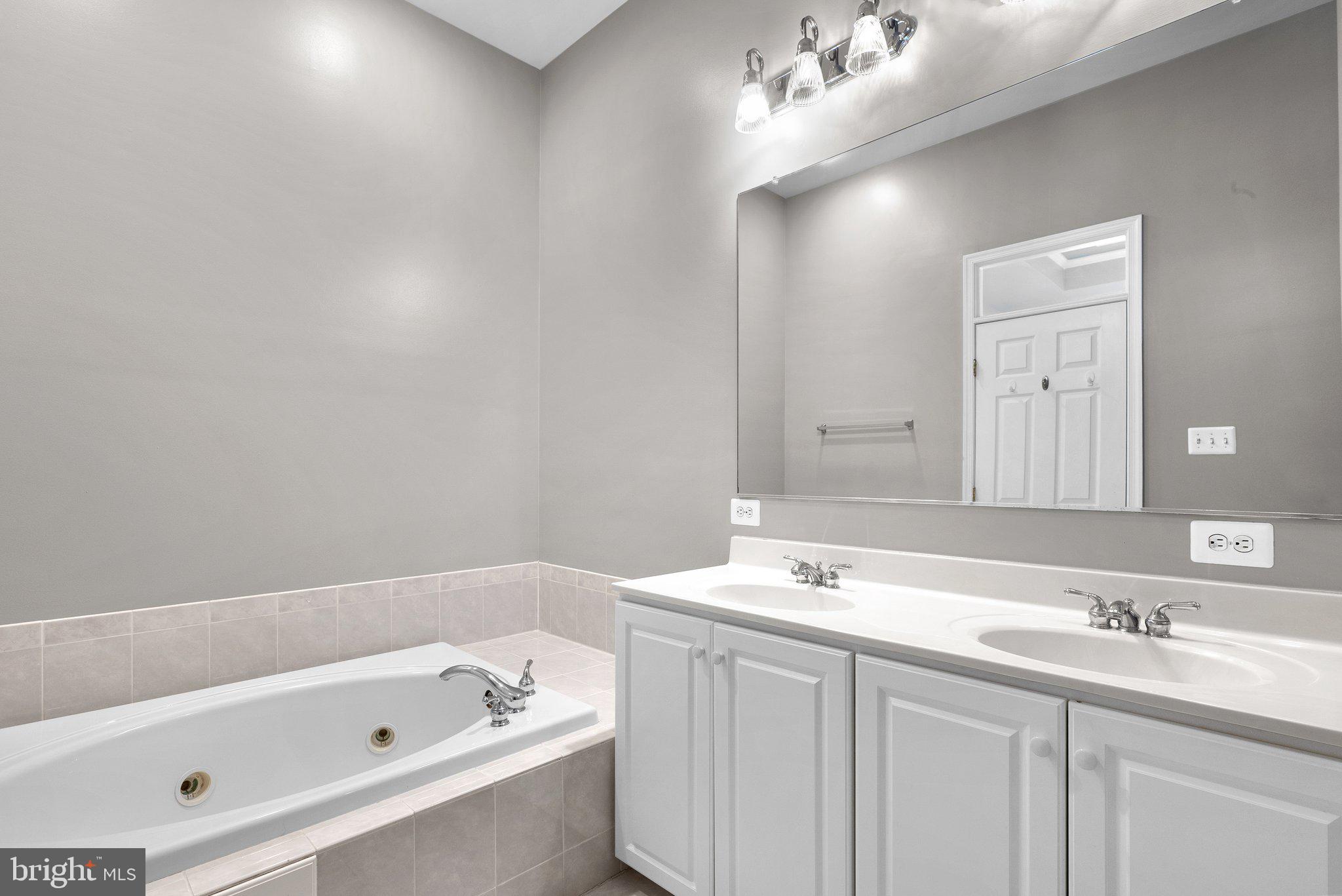 3831 Sugarloaf Parkway Frederick, MD 21704 - Photo 23 of 44 Primary Bedroom En Suite Full Bathroom