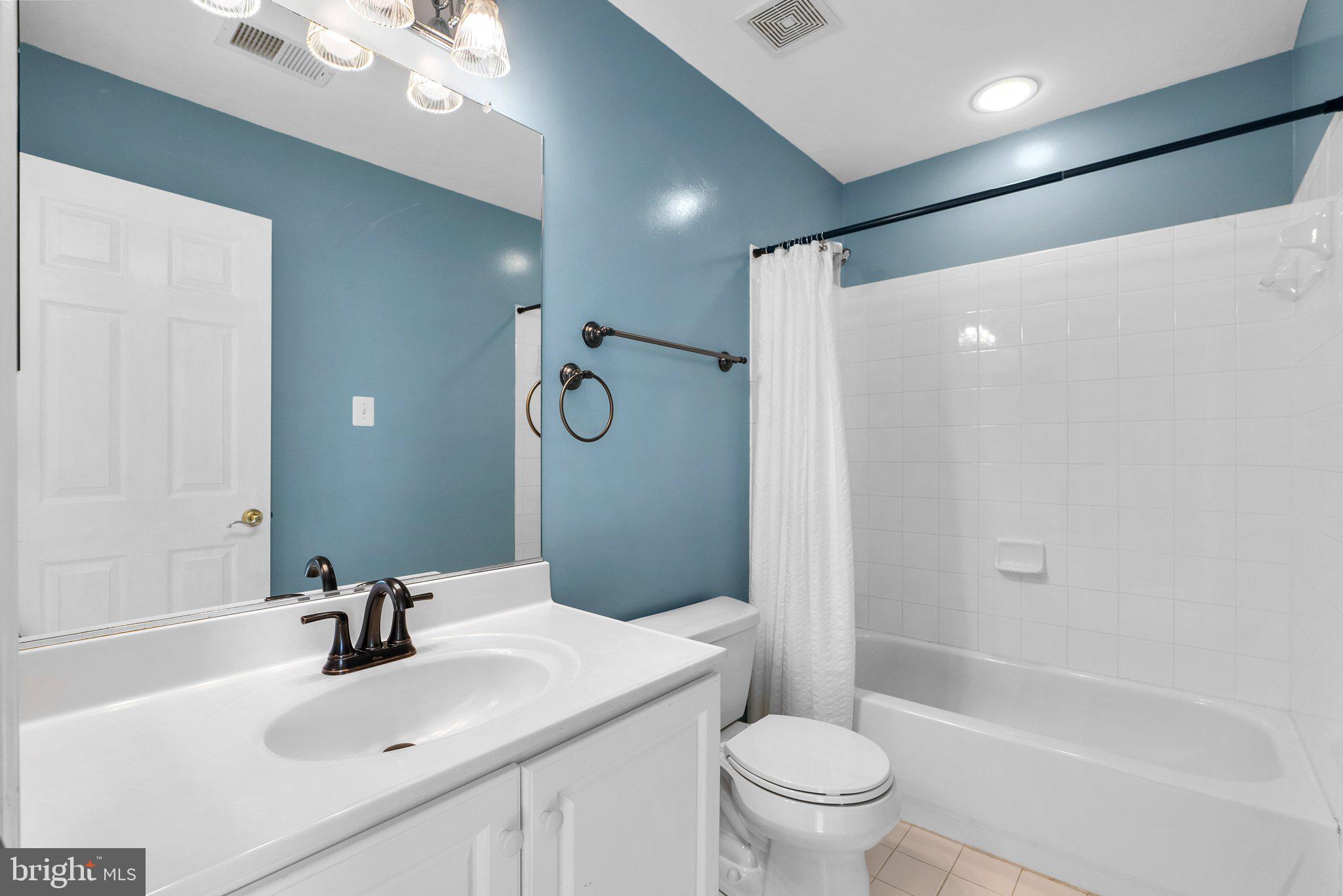 3831 Sugarloaf Parkway Frederick, MD 21704 - Photo 27 of 44 Hallway Full Bathroom- Upper Level