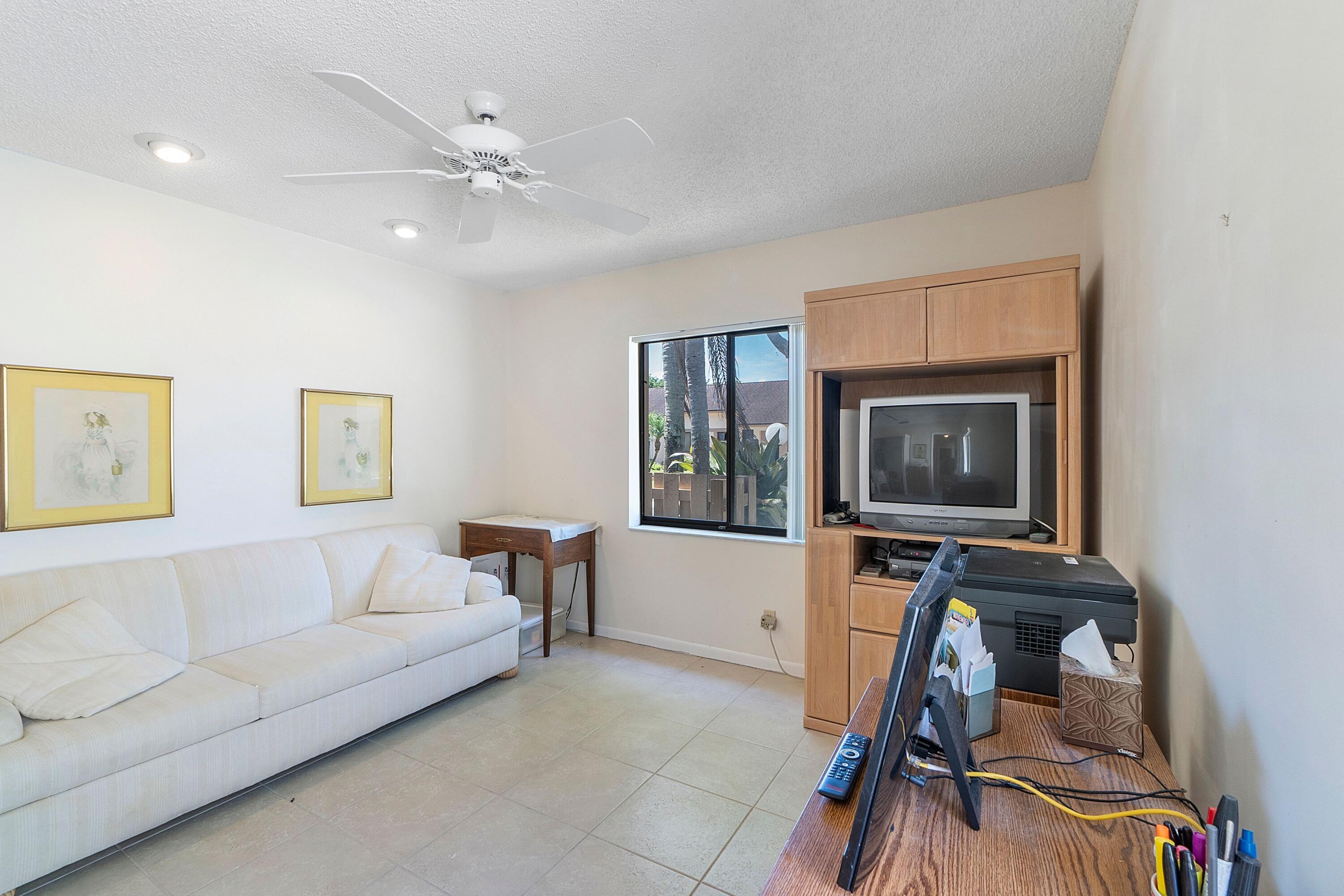 8047 Hiddenview Terrace Boca Raton, FL 33496 - Photo 9 of 18 MRpa6dgU
