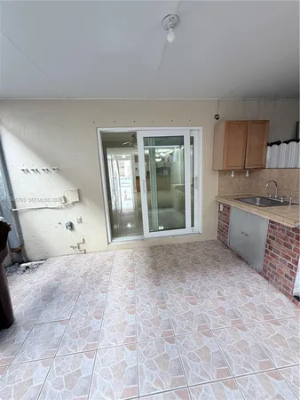 $2,400 | 527 West 68th Street, Unit 1, Hialeah, FL 33014