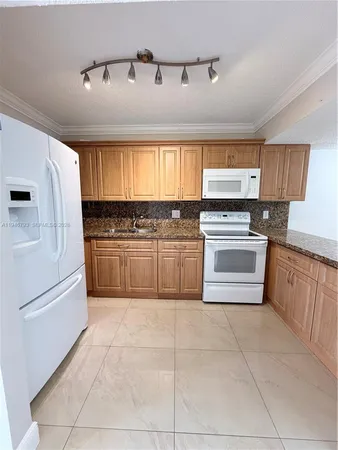 $2,400 | 527 West 68th Street, Unit 1, Hialeah, FL 33014