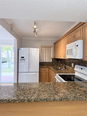 $2,400 | 527 West 68th Street, Unit 1, Hialeah, FL 33014