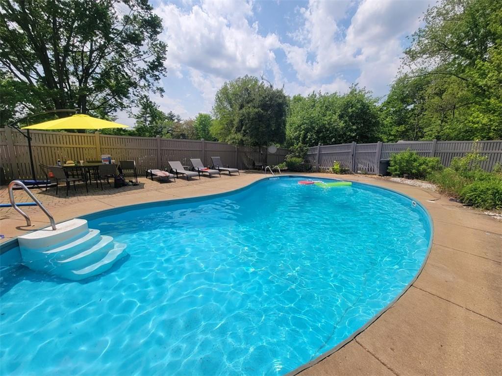 1007 Willowbrook Road New Castle, PA 16101 - Photo 14 of 31 BEAUTIFUL diving pool