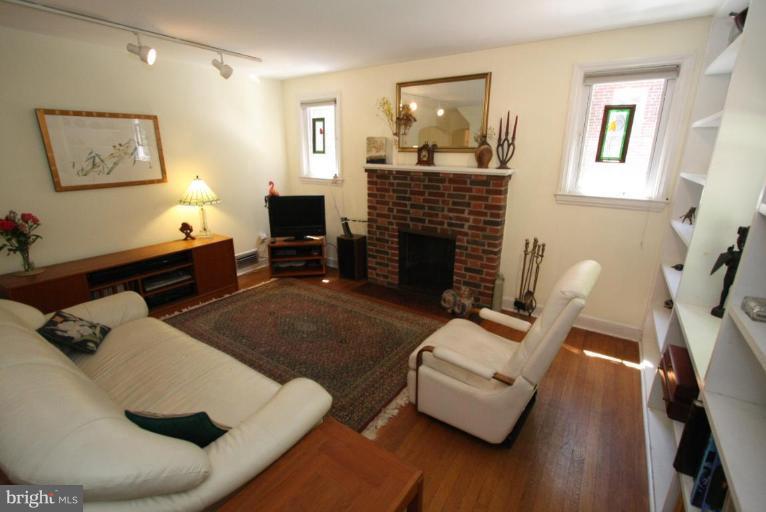 4011 Tennyson Road University Park, MD 20782 - Photo 17 of 26 Living Room