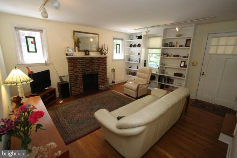 4011 Tennyson Road University Park, MD 20782 - Photo 18 of 26 Living Room #2