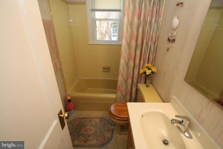 4011 Tennyson Road University Park, MD 20782 - Photo 21 of 26 Bath #1