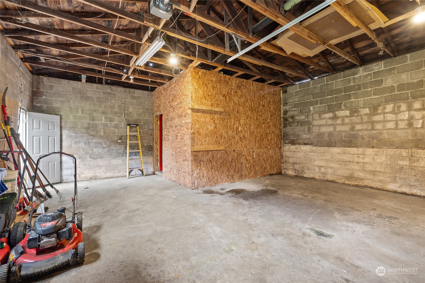 5037 South State Street Tacoma, WA 98409 - Photo 39 of 40 a view of empty room with ceiling fan