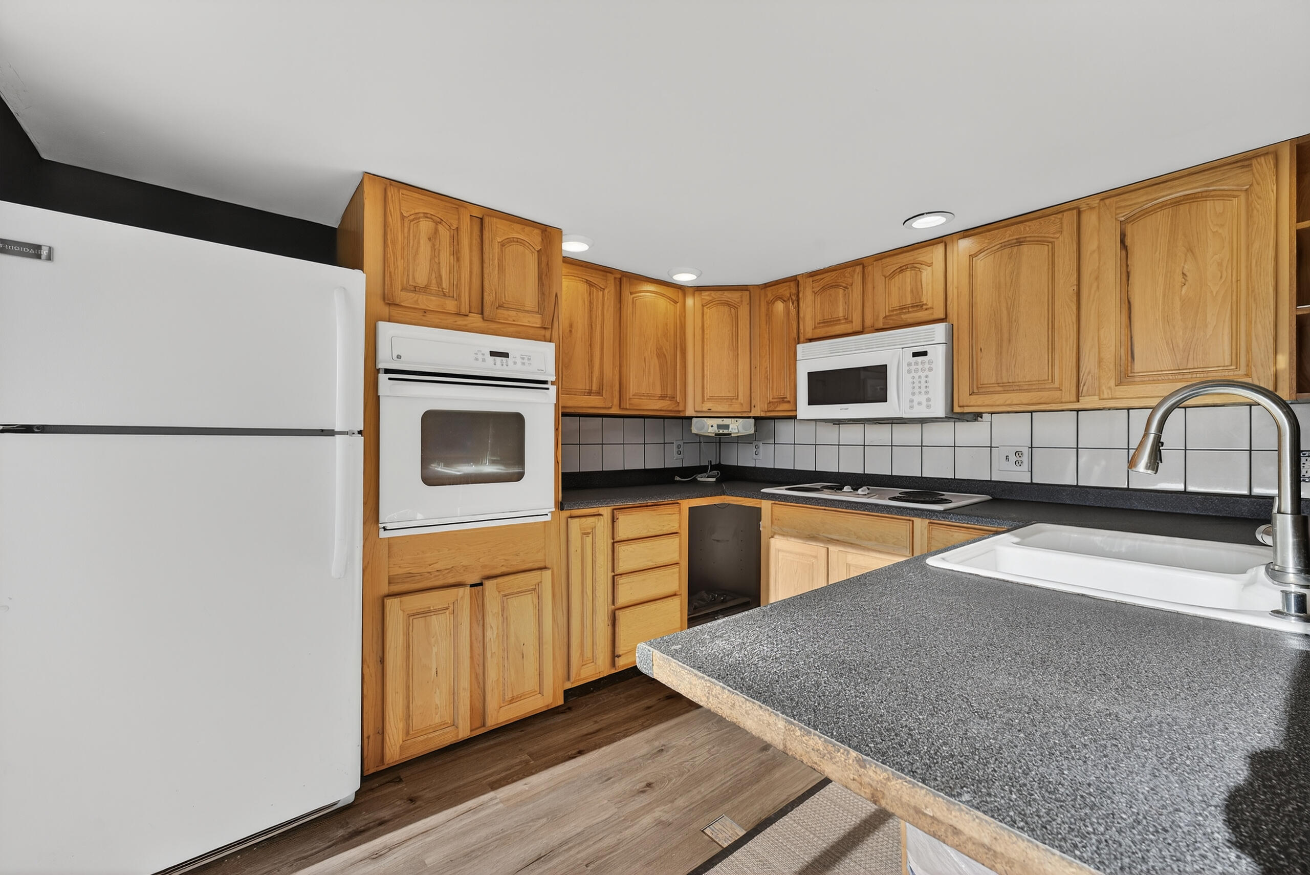 259 South Belfast Avenue Augusta, ME 04330 - Photo 6 of 41 DSC00118