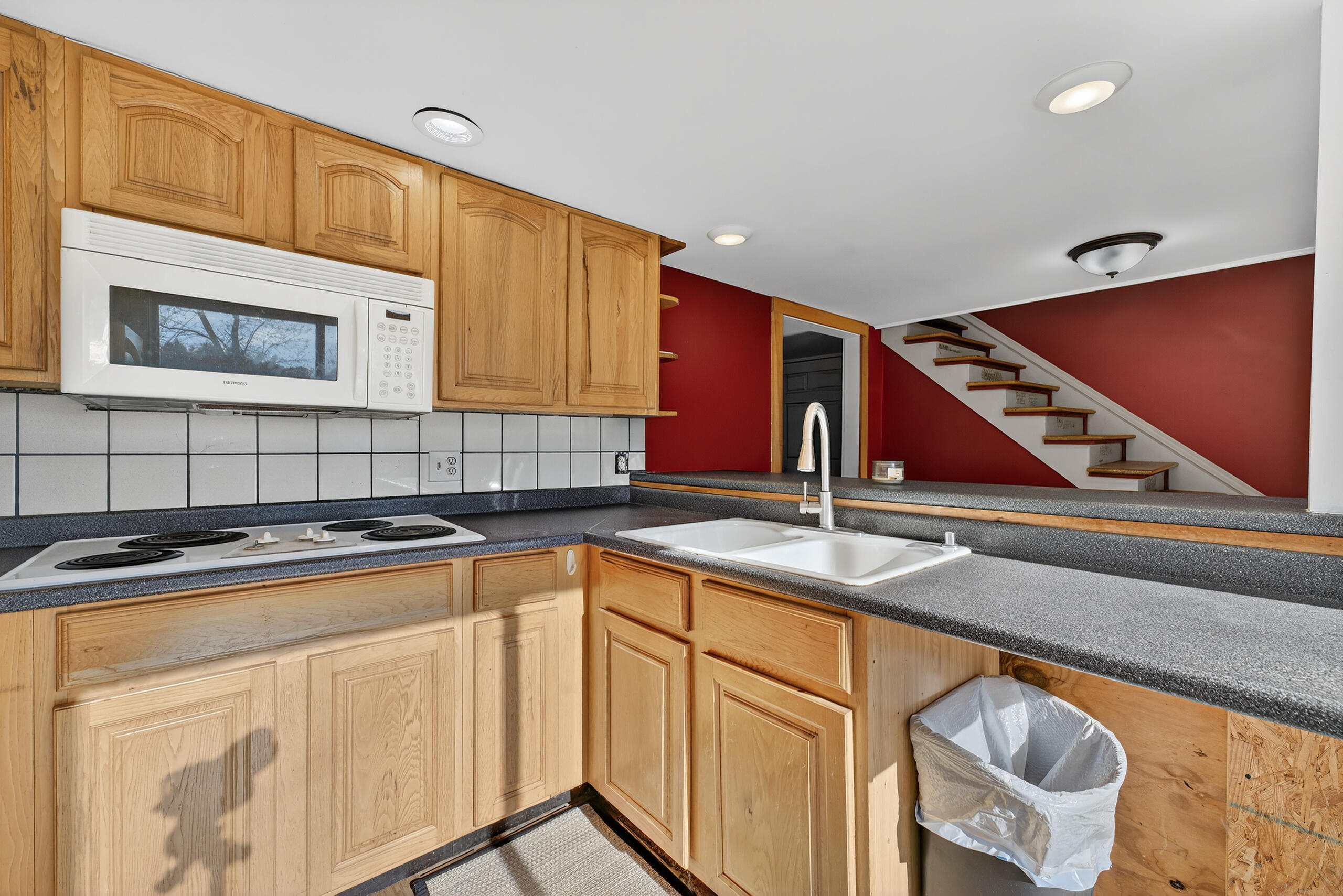 259 South Belfast Avenue Augusta, ME 04330 - Photo 7 of 41 DSC00126