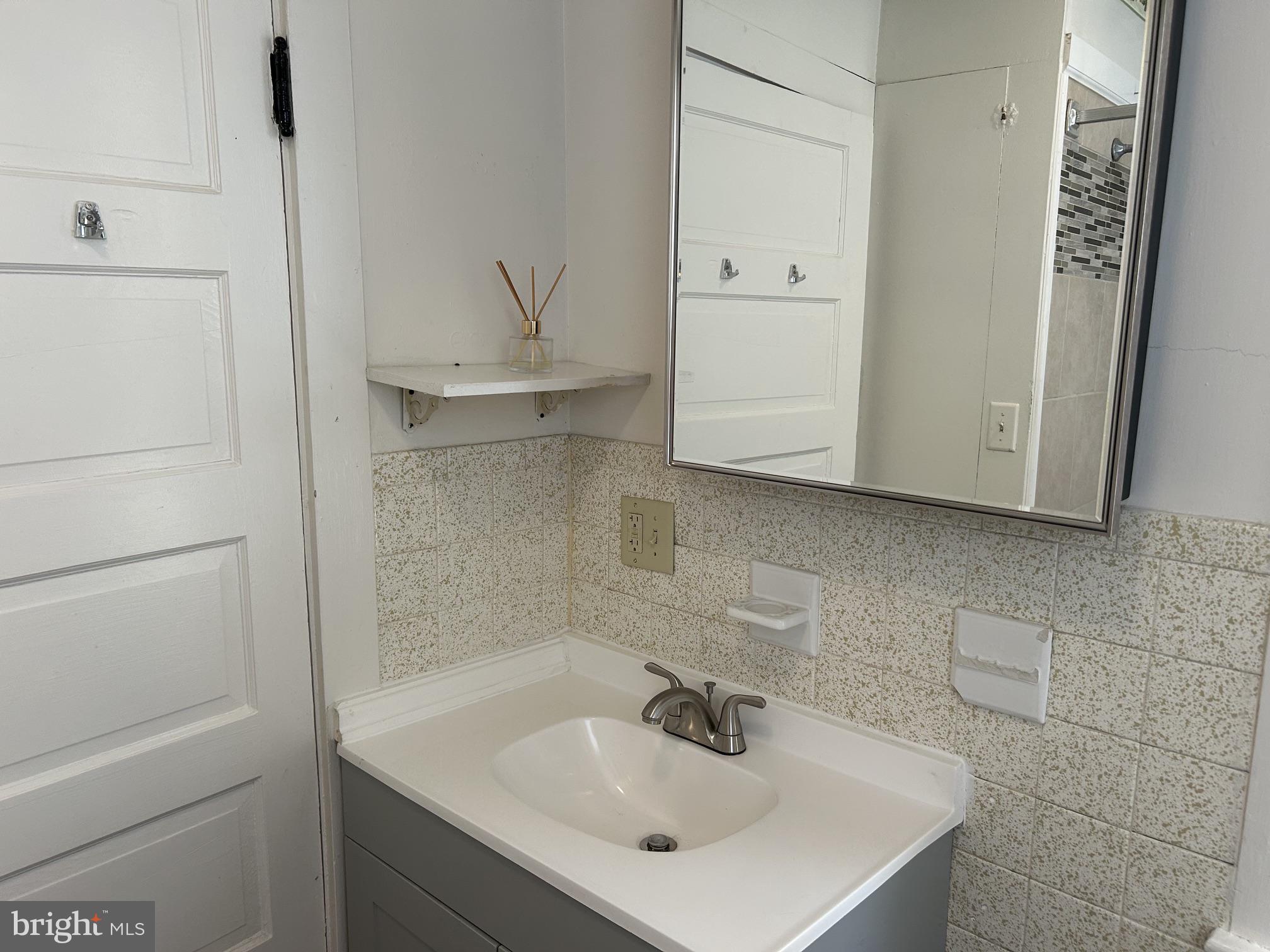 160 South Main Street, Unit B Manheim, PA 17545 - Photo 5 of 11 Modern bathroom with sleek finishes.
