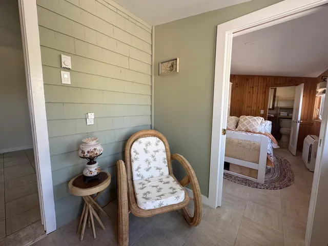 a view of livingroom with furniture