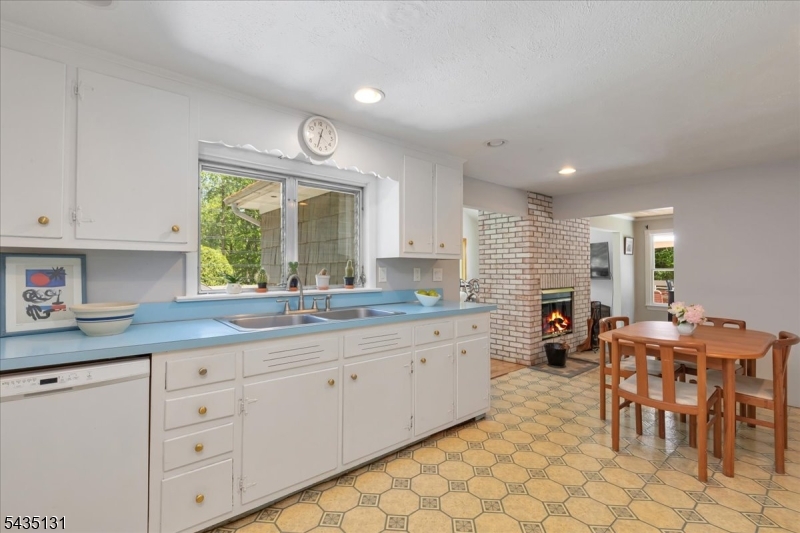 18 Stiles Road Warren, NJ 07059 - Photo 11 of 36