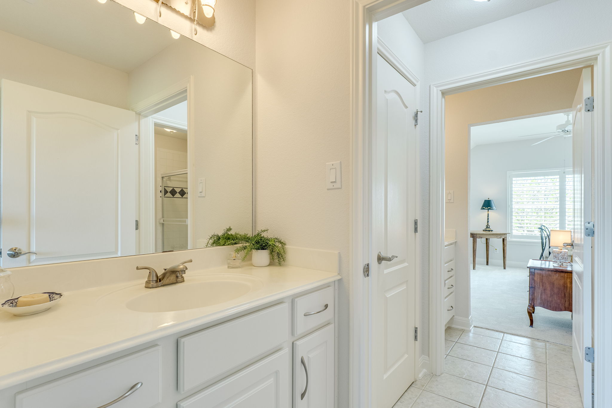 4424 Lago Viento Austin, TX 78734 - Photo 25 of 38 A Jack-n-Jill bath connect two bedrooms. Each room has its own private vanity.