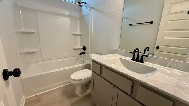 $3,400 | 3418 Lago Norence Drive, Manvel, TX 77578