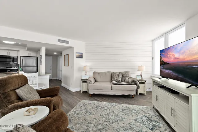 $3,000 | 3047 South Atlantic Avenue, Unit B020, Daytona Beach, FL 32118